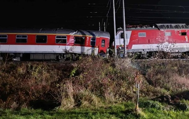 Вдруге за місяць: у Словаччині зіткнулися потяги