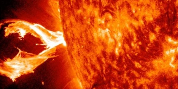 Мощный выброс на Солнце нарушил связь в Европе и Африке