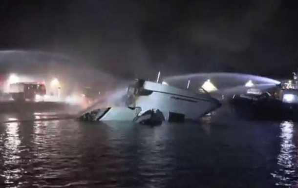 У Греції затонули три яхти