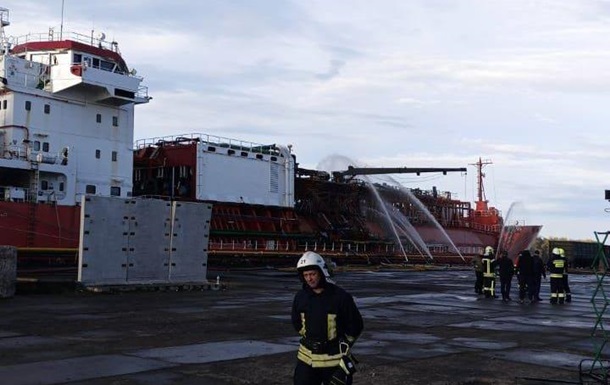 В Измаиле ликвидировали возгорание на борту газового танкера