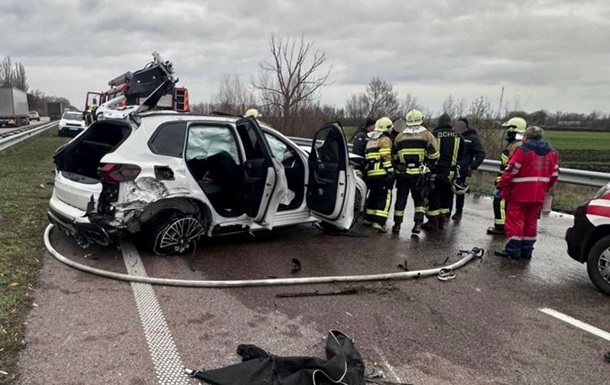 Тяжёлое ДТП под Киевом: BMW несколько раз перевернулось