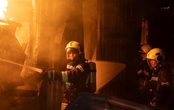 В Вышгороде дрон поразил многоквартирный дом