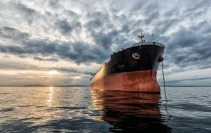 Взорвался уже третий танкер, доставлявший нефть России