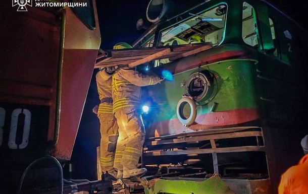 Атака на состав у Коростеня: БПЛА мешают ремонту