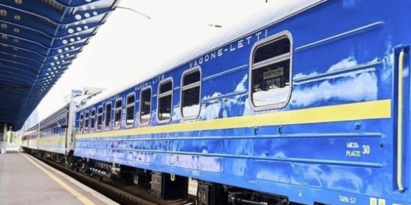 Укрзализныця предупредила о проблемах с графиком поездов после ночной атаки РФ