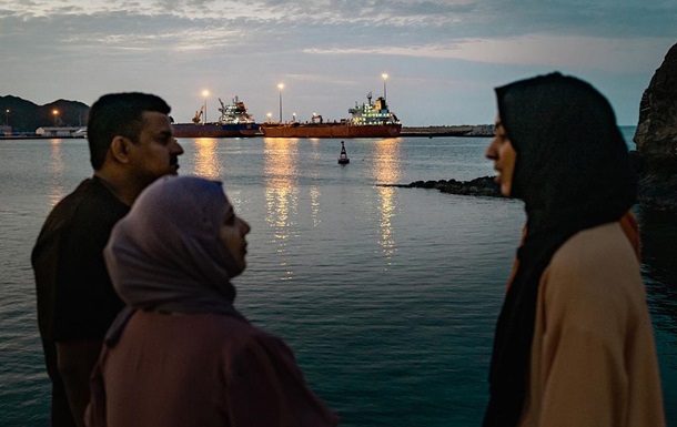 Через Ормузьку протоку за два дні пройшли лише сім суден – ЗМІ