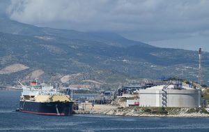 Украина ведет переговоры с Грецией о поставках дизеля и газа