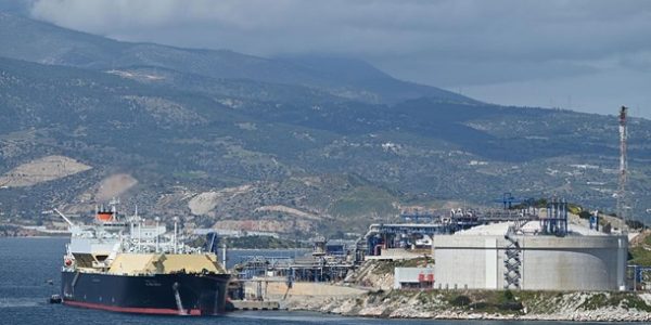 Украина ведет переговоры с Грецией о поставках дизеля и газа