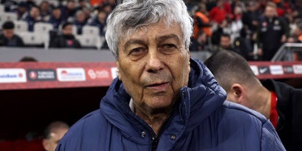 По окончании игры с Турцией Луческу потребовалась помощь