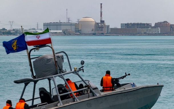 Иран оповестил о попадании близ Бушерской АЭС