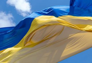 Главный флаг Украины приспустили