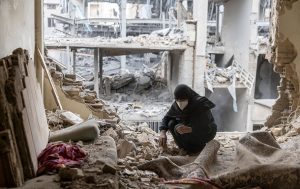 США и Иран продолжают удары, несмотря на объявленное перемирие — СМИ