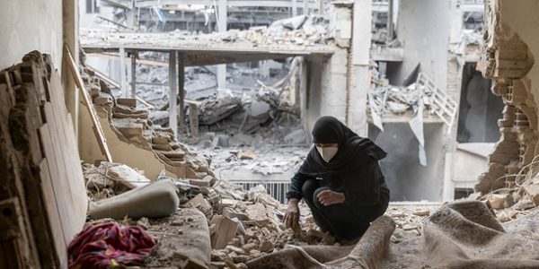 США и Иран продолжают удары, несмотря на объявленное перемирие — СМИ