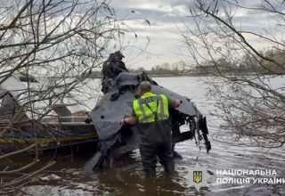 В Киеве из Днепра извлекли дрон с боевой частью