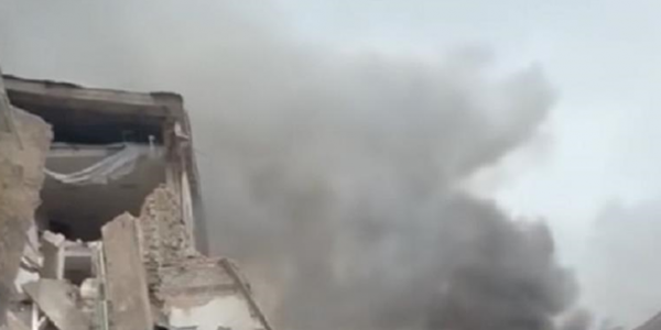 В Славянске вследствие обстрелов разрушено учебное заведение, есть раненые