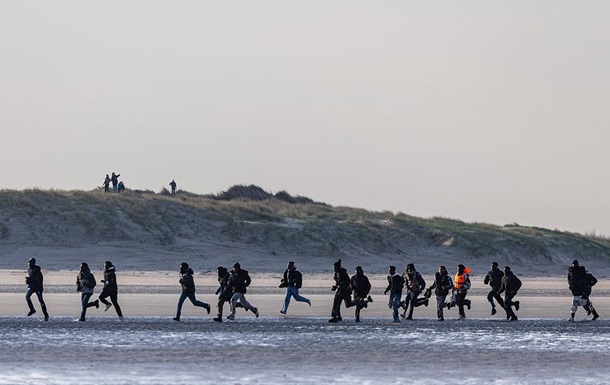 Британия и Франция заключили договор о сдерживании потоков нелегалов