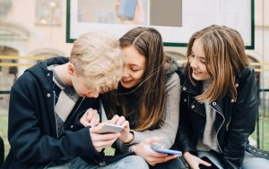 Норвежское правительство намерено запретить социальные сети для детей до 16 лет