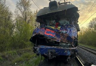 На Львівщині автокран зіштовхнувся зі складом, є жертва