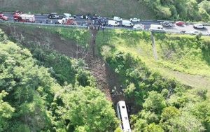 В Мексике опрокинулся автобус с туристами, 11 жертв