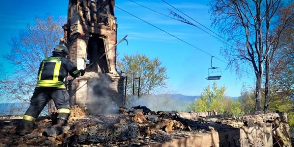 В Закарпатской области загорелся пожар на курортном комплексе Красия