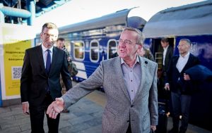 В Киев с визитом приехал министр обороны Германии