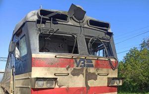 РФ ударила по поезду на Запорожье: двое раненых