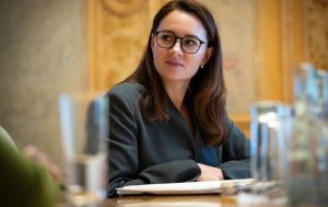 Правительство скорректировало порядок выезда для женщин