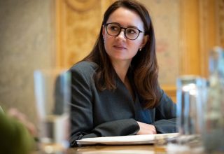 Уряд скоригував порядок виїзду для жінок